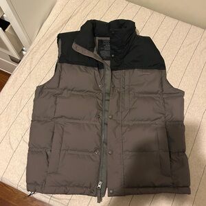 L.L. Bean Men's Black and Brown Puffer Vest size M